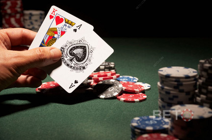 Все, що потрібно знати про онлайн-покер у 2022 році